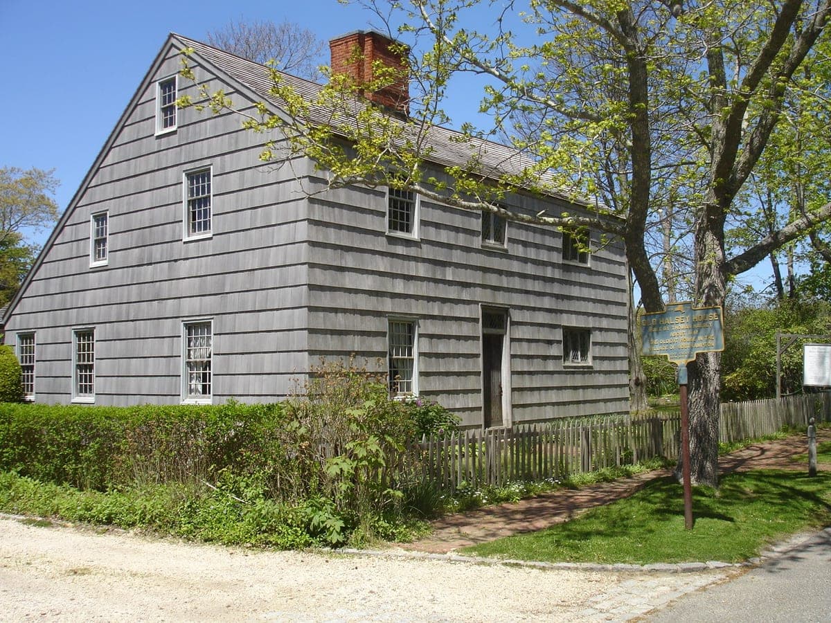 I took this photo of the Old Halsey House myself on May 12, 2011.
