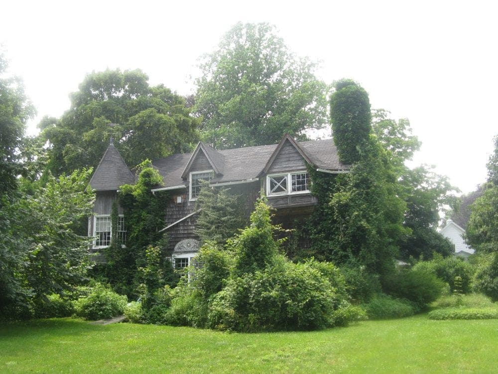 Commons file captioned 'Thomas Moran House'; the Wikipedia article 'Thomas Moran House' — the historic house museum at 229 Main Street, East Hampton, matching this record's address — uses this exact file as its infobox photo.