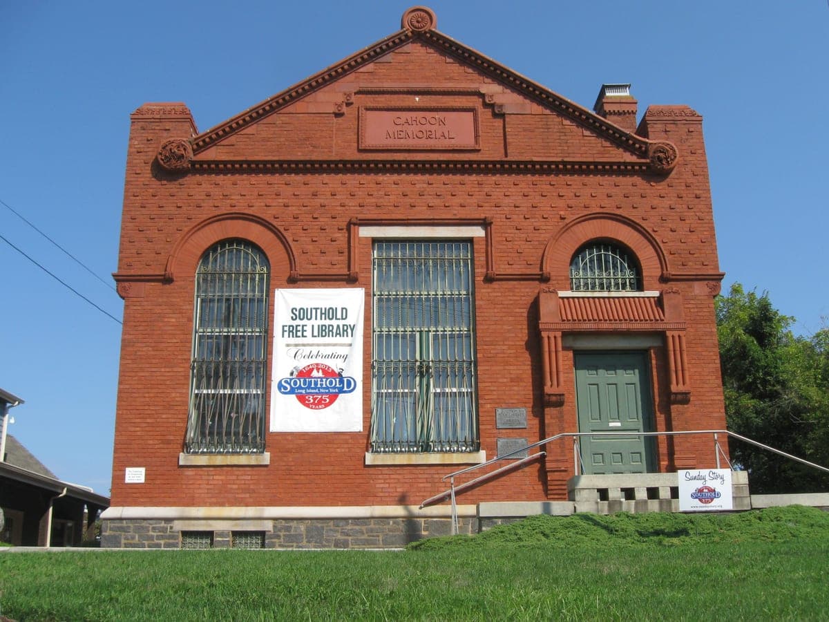 The building's own banner across the facade reads "SOUTHOLD FREE LIBRARY," and the Commons description states the photo was taken from Main Street, Southold — matching this record's address.