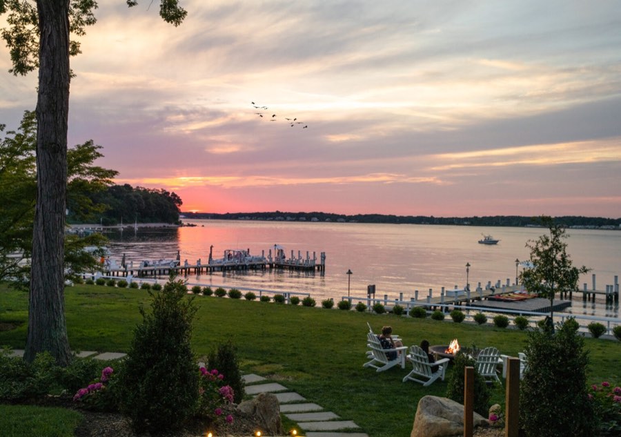 Hotels, Inns, Cottages & Rentals — stay on the East End